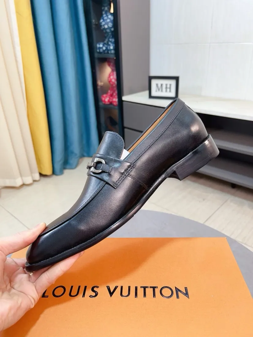 Men's Men's Shoes 💰458🌹🌹Niuli [LV] Louis Vuitton's new open-edge pigskin shoes are the most popular classic. Synchronized with the official website, the upper adopts Italian imported upper embossing➕comfortable cowhide lining, fashionable atmosphere, unique brand and unique craftsmanship. Highlighting the hot style of the new year. Stop hesitating, stop wandering, get it now. Code number: 38--44